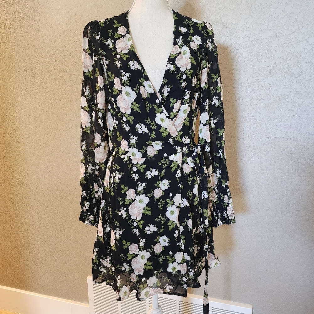 Reformation Kerri Wrap Around Dress Size Medium Fot And Flare - Picture 13 of 13